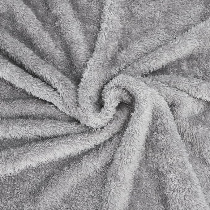 Nobleza – Manta Suave de Felpa para Mascotas (100 × 80 cm) - Calor, ternura y tradición para tu compañero