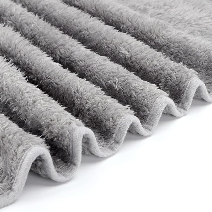 Nobleza – Manta Suave de Felpa para Mascotas (100 × 80 cm) - Calor, ternura y tradición para tu compañero